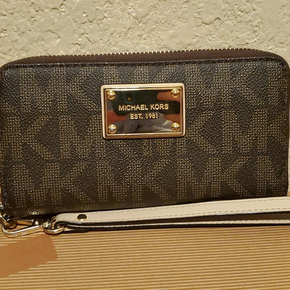 Michael Kors Wristlet